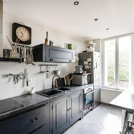 Charmant Appartement Avec Jardin Suresnes Exterior photo
